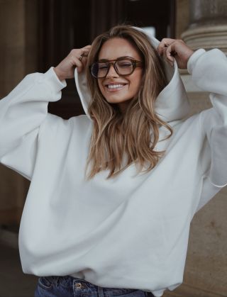 Usito v Cesku s ❤️. Kolekce Girls club je nami a vami nejoblibenejsi. Mikiny, ktere sedi a jsou stylove. Na denni noseni i...