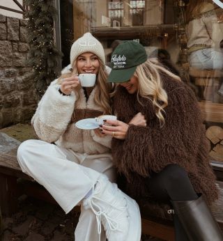 Nejoblibenejsi zimni model Rocca v tmave hnede barve. Najdete na shopmojamoja.com nebo navstivte nas showroom v Praze ✨